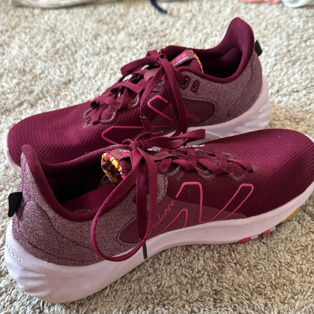 New Balance Sz 8.5 WROAVMR2 Fresh Foam Women’s Tennis Shoes
